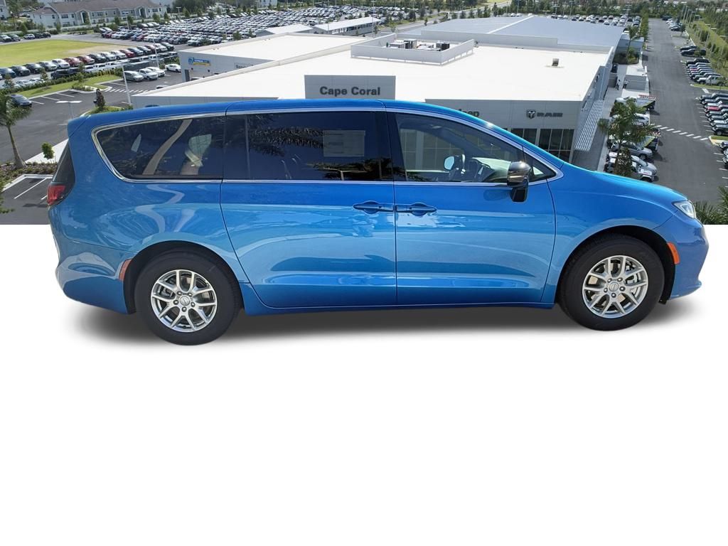 2026 Chrysler Pacifica photo 3