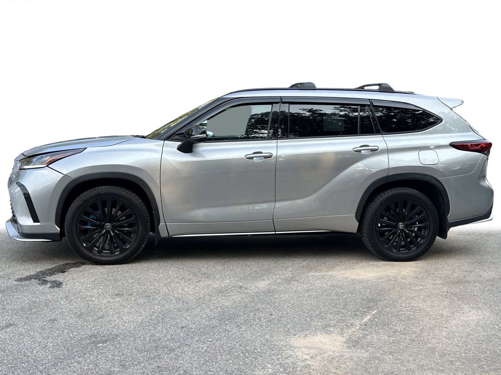 2023 Toyota Highlander L photo 3