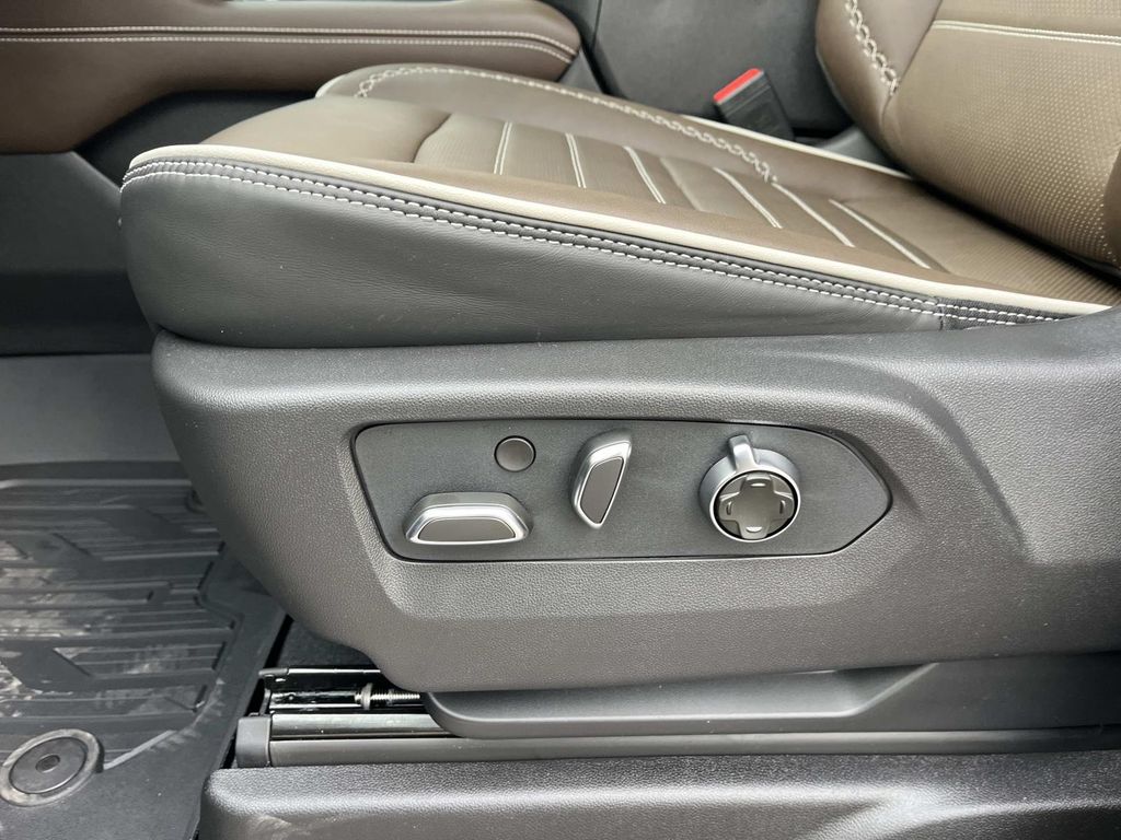 2025 Gmc Yukon Denali Ultimate photo 13