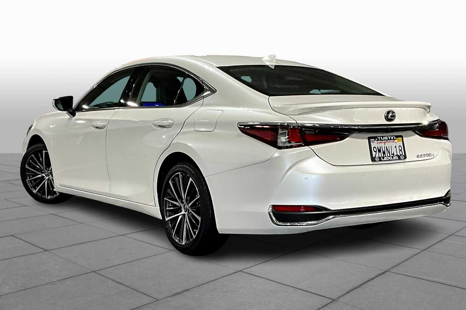 2025 Lexus ES Premium photo 10