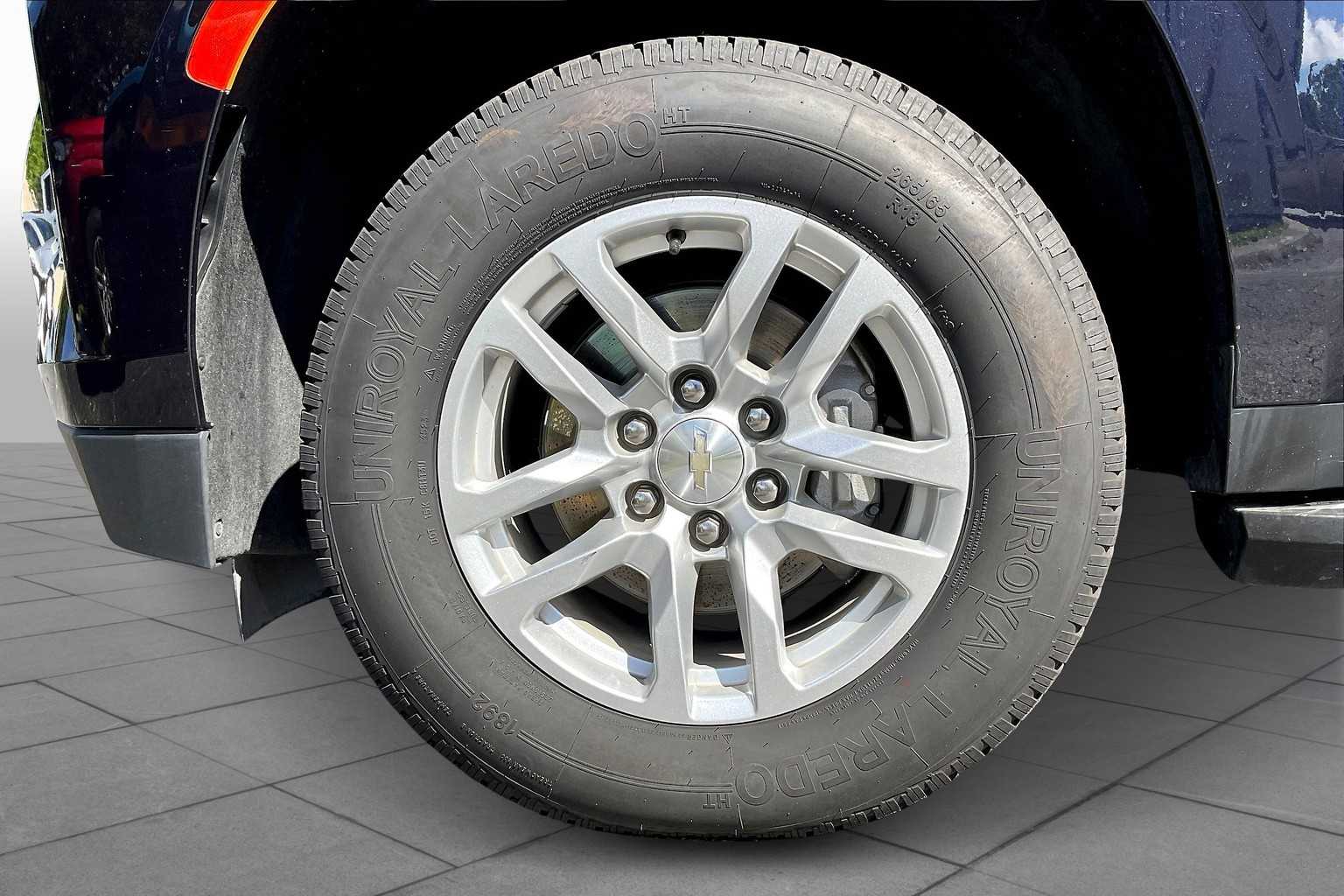 2023 Chevrolet Suburban LT photo 9
