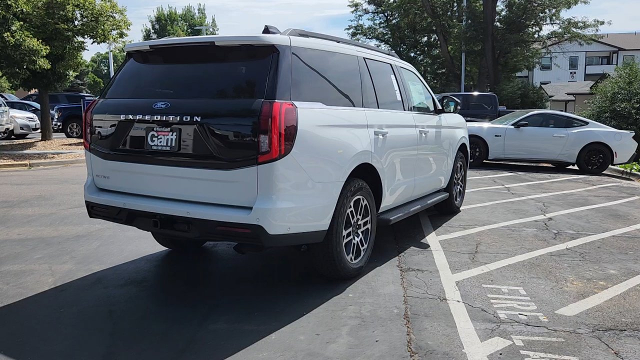 2025 Ford Expedition photo 8