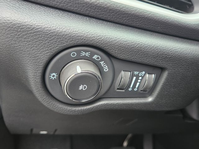 2025 Chrysler Pacifica photo 16