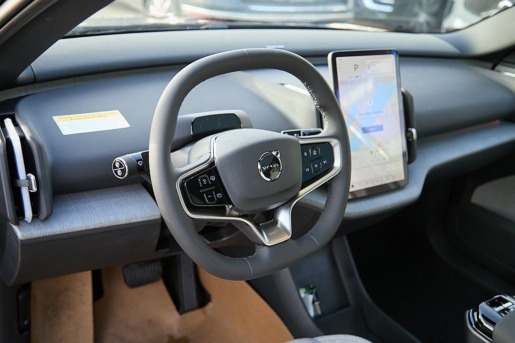 2025 VOLVO EX30 - Image 11