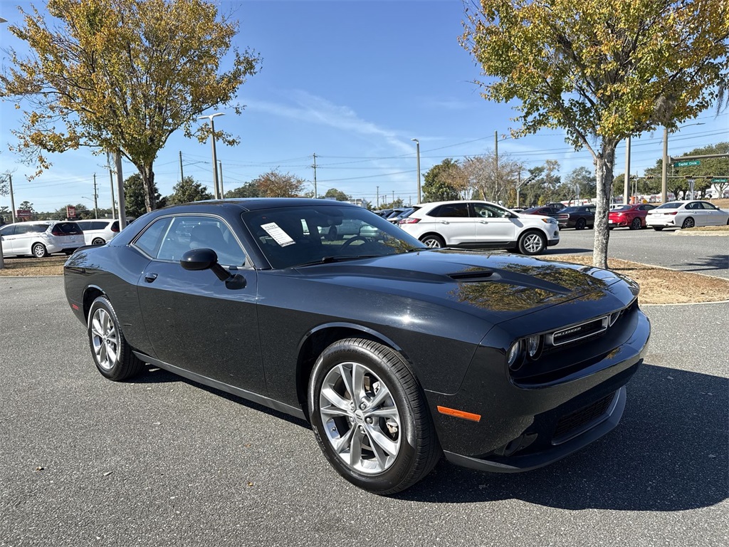 2023 Dodge Challenger SXT's photo