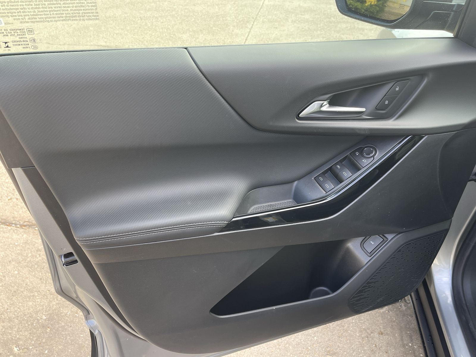 2026 Chevrolet Equinox LT photo 2