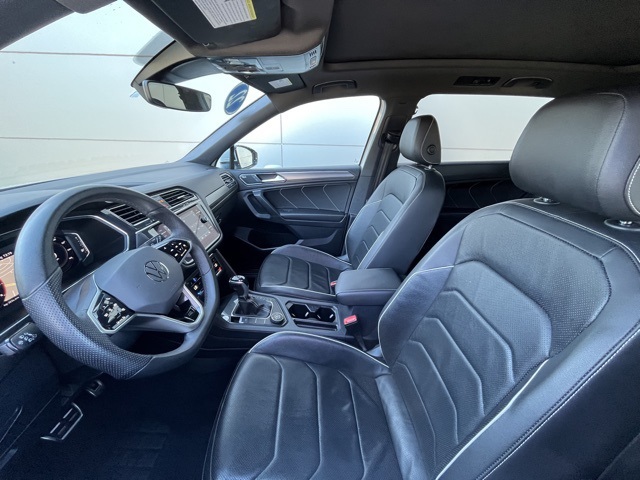 2022 Volkswagen Tiguan SEL Premium R-Line photo 2