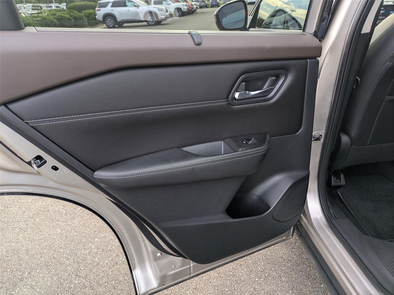 2022 Nissan Rogue SL photo 23