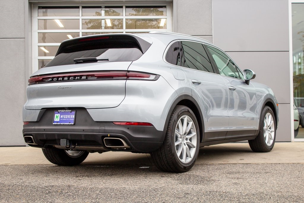 2024 Porsche Cayenne Base photo 10