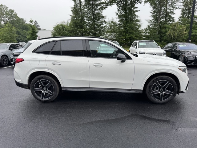 2025 Mercedes Benz GLC 300 4MATIC photo 2
