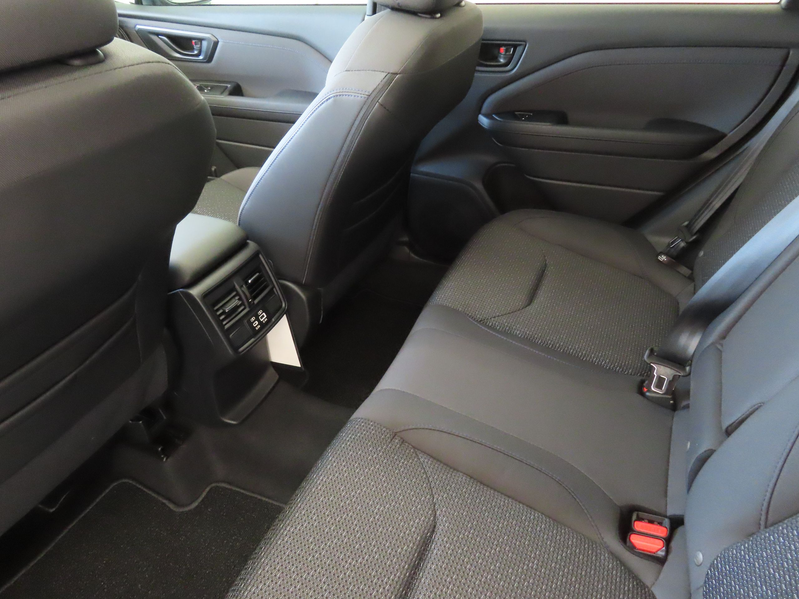 2025 Subaru Forester Premium Base photo 18