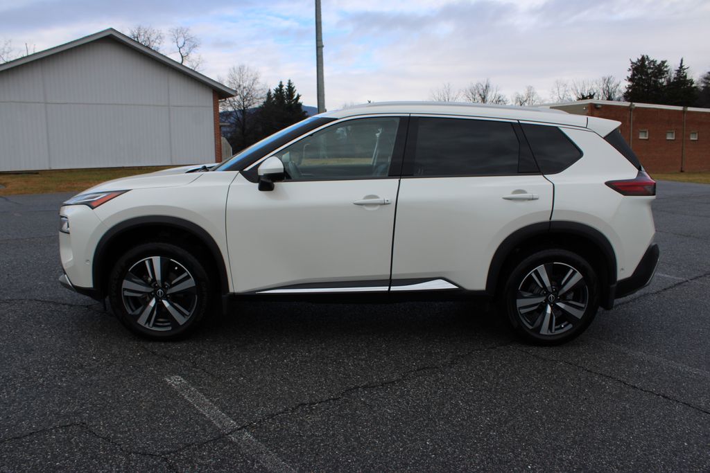 2022 Nissan Rogue Platinum photo 3