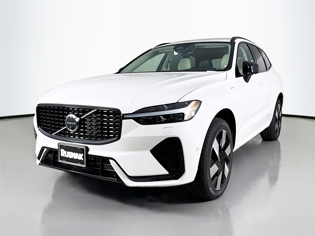 2025 Volvo XC60 Hybrid T8 Plus photo 3