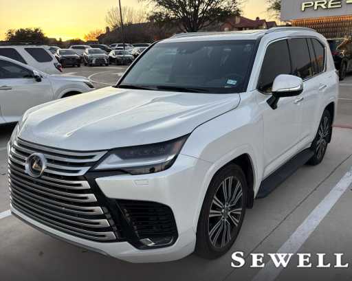 2024 Lexus LX Luxury's photo