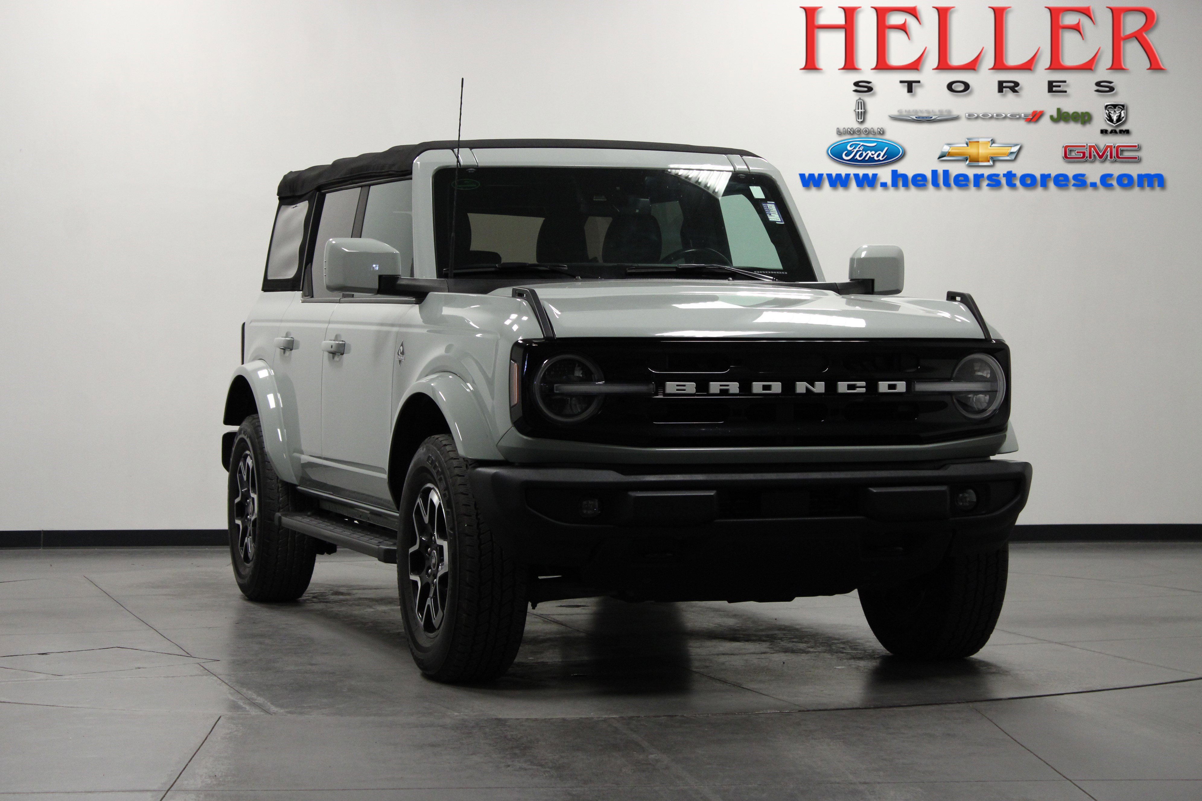 2022 Ford Bronco 4-Door Outer Banks's photo