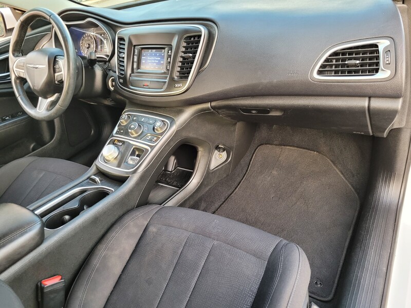 2015 Chrysler 200 Limited photo 14