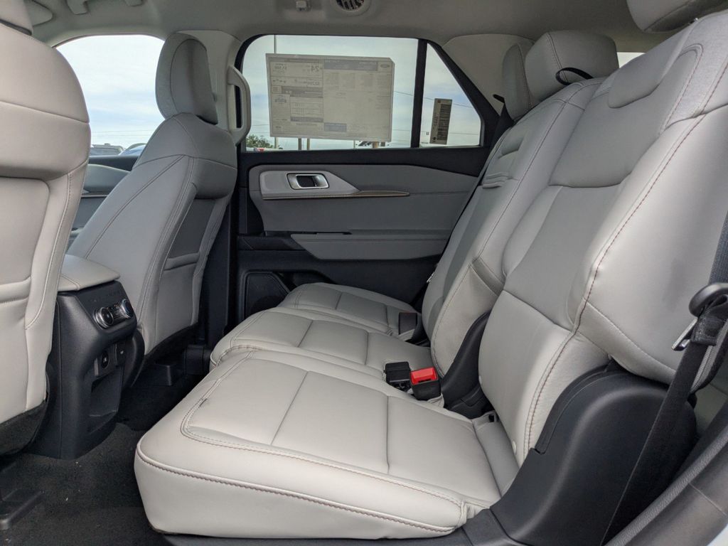 2025 Ford Explorer photo 15