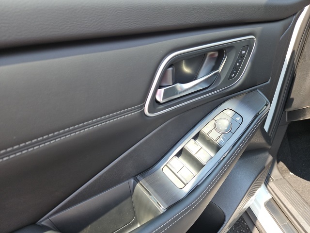 2025 Nissan Rogue Platinum photo 20