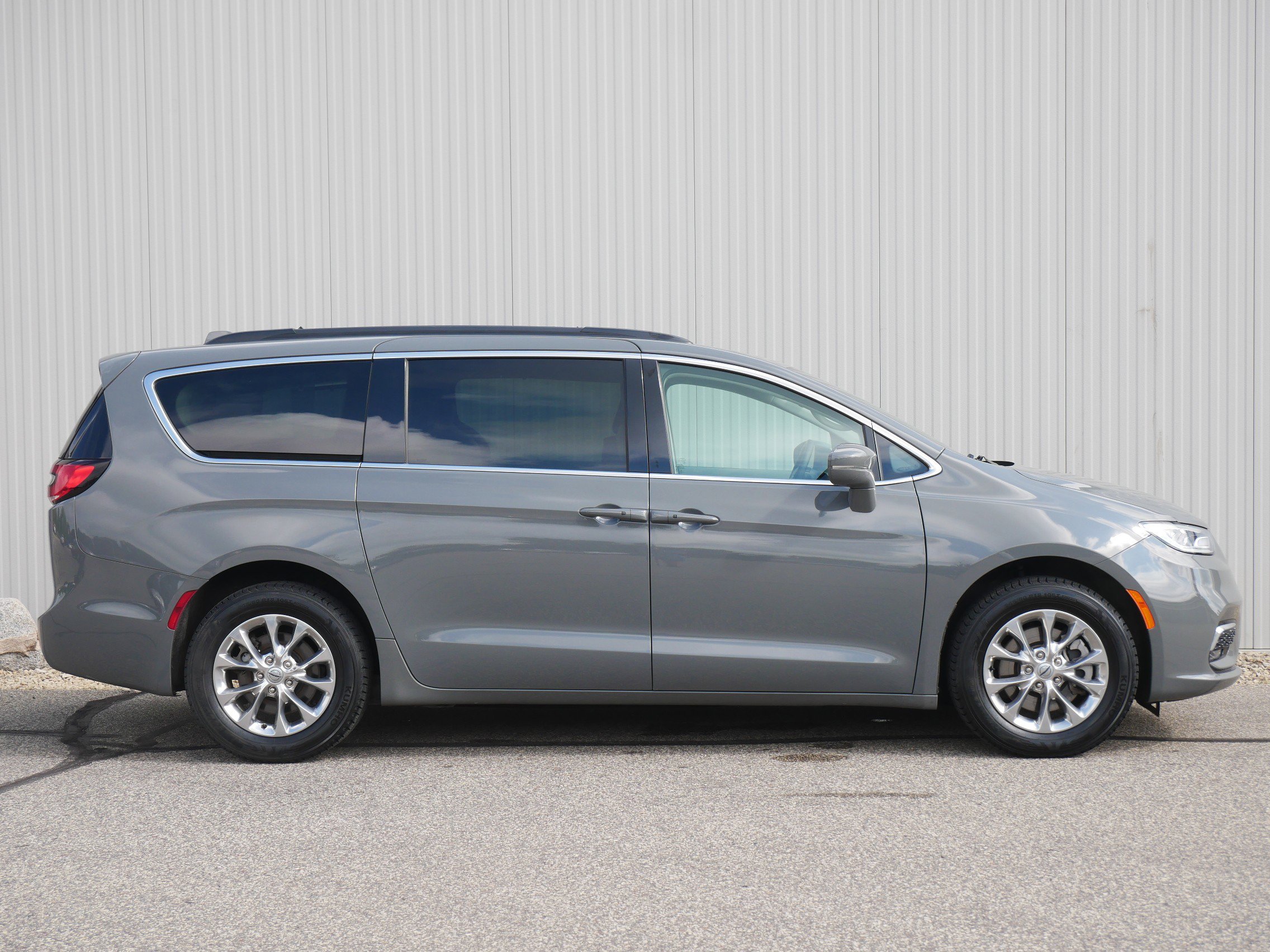2022 Chrysler Pacifica Touring L photo 6