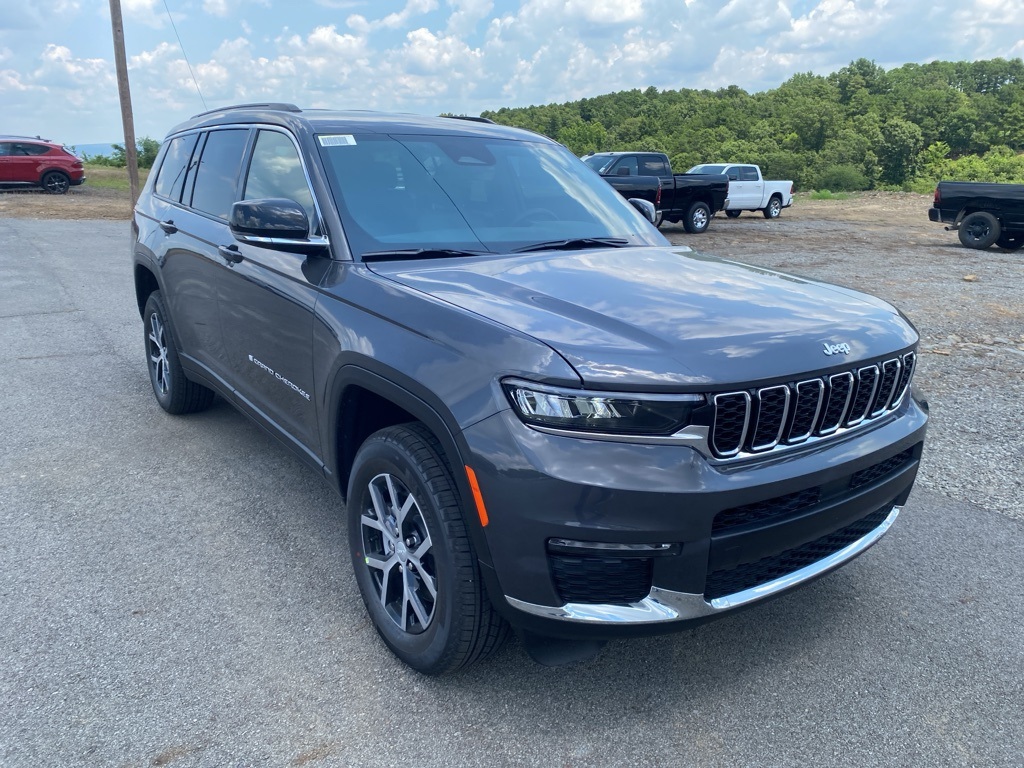 2025 Jeep Grand Cherokee Limited photo 3