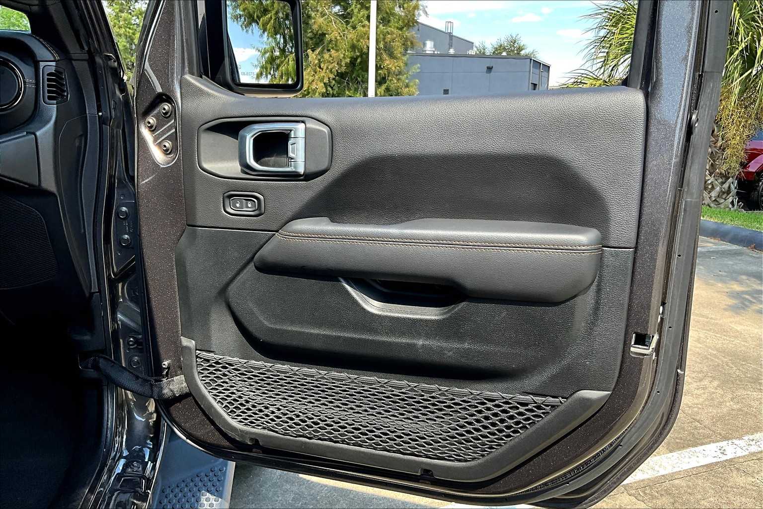 2020 Jeep Wrangler Unlimited Sahara High Altitude photo 19