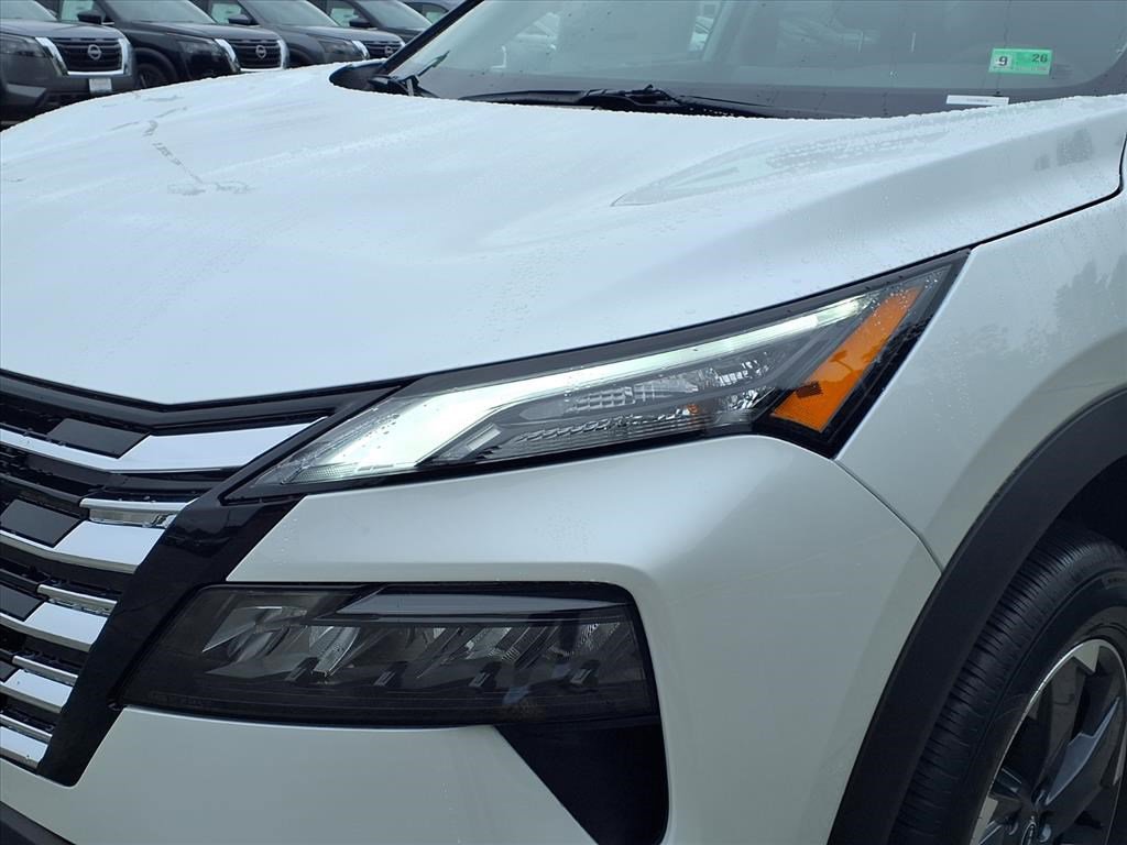 2026 Nissan Rogue SV photo 3