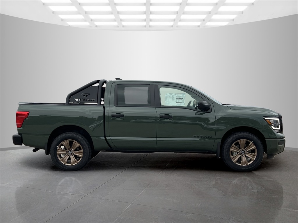 2024 Nissan Titan SV photo 4