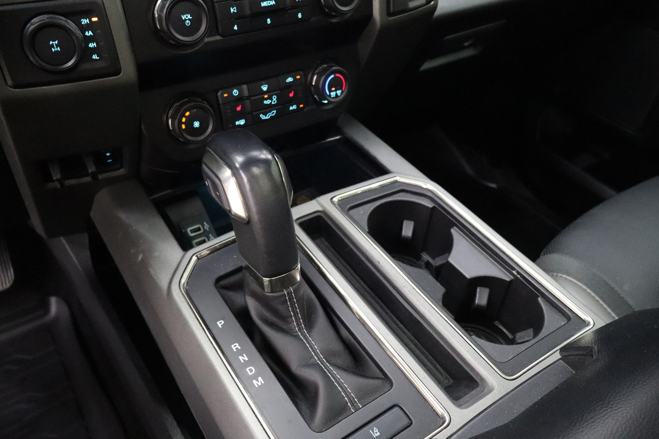 2020 Ford F-150 Raptor photo 17