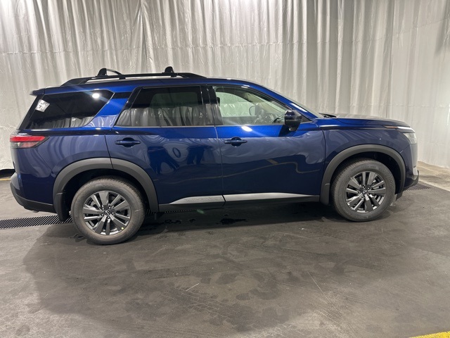 2025 Nissan Pathfinder SV photo 2