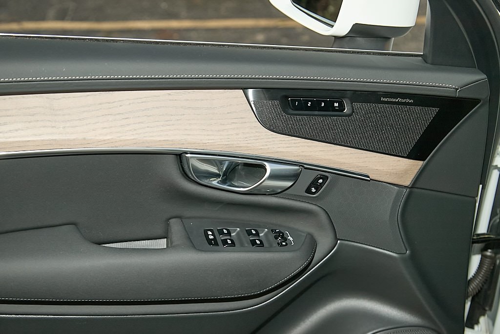 2025 VOLVO XC90 - Image 10