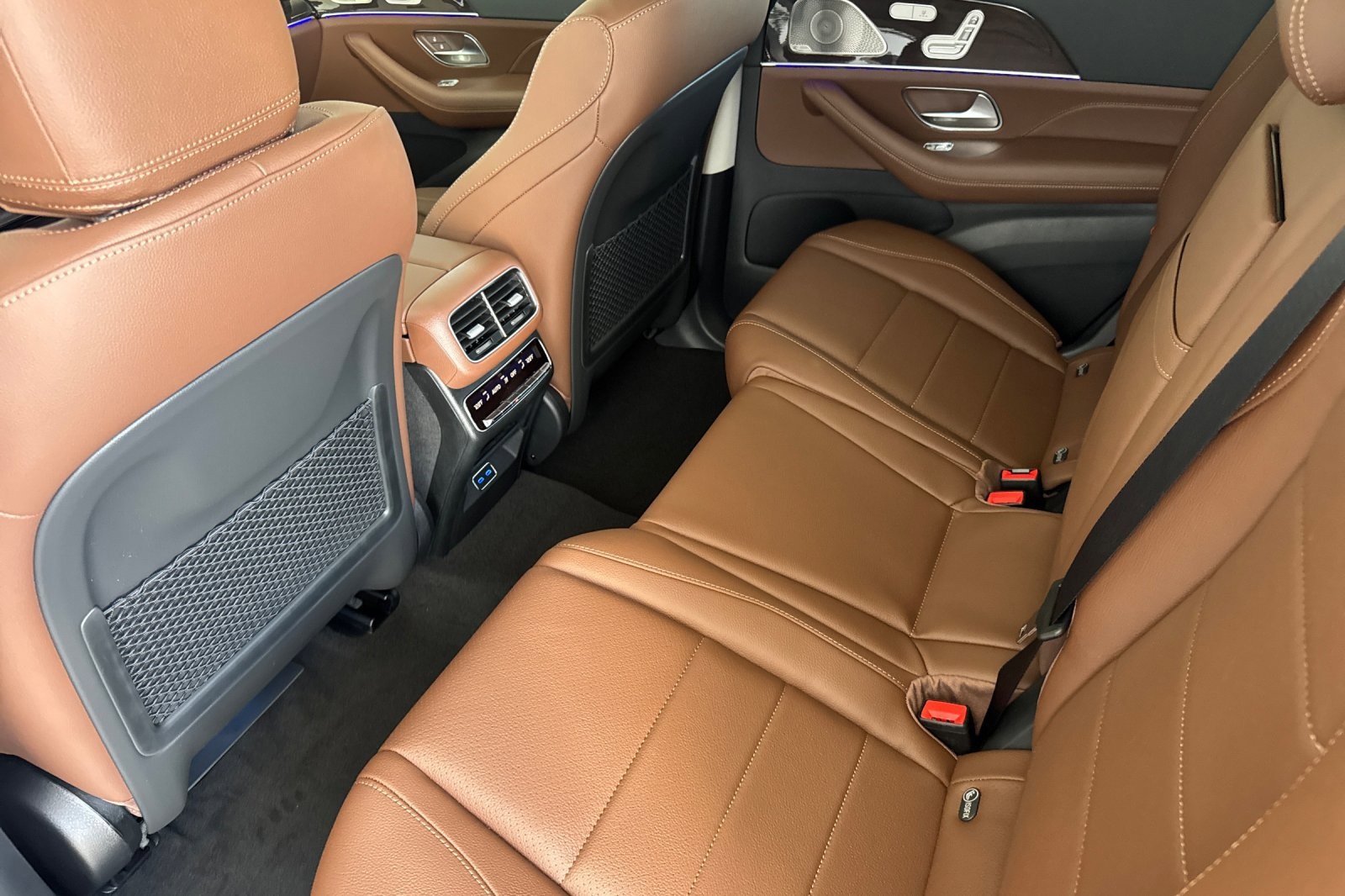 2025 Mercedes Benz GLS 450 4MATIC photo 4