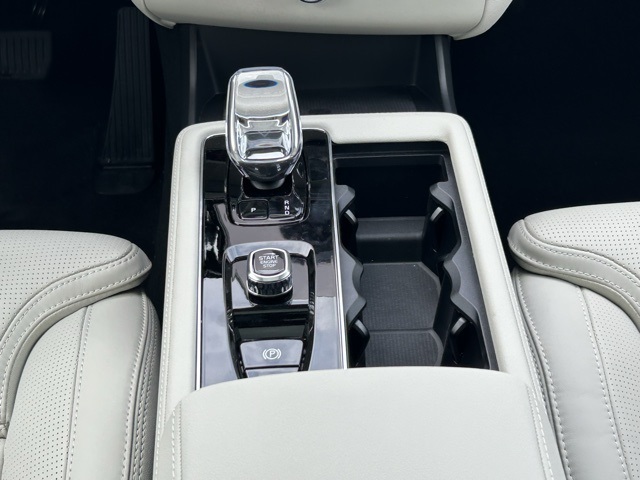 2025 Volvo XC90 T8 AWD photo 20