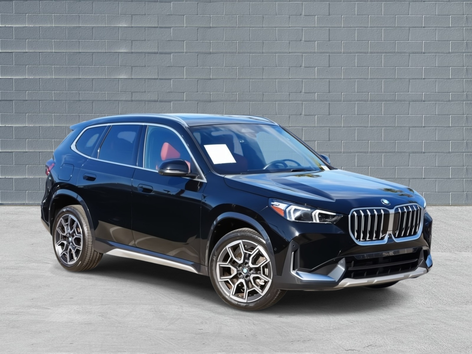 2025 BMW X1 28i's photo