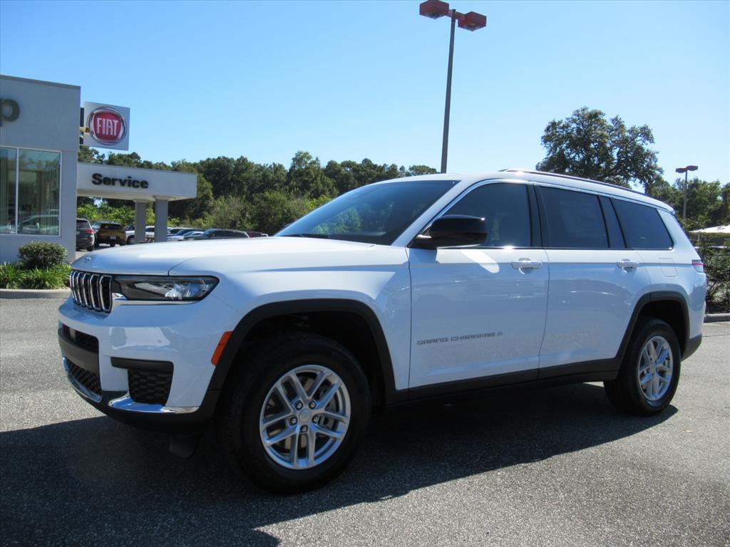 2025 Jeep Grand Cherokee Laredo X photo 2