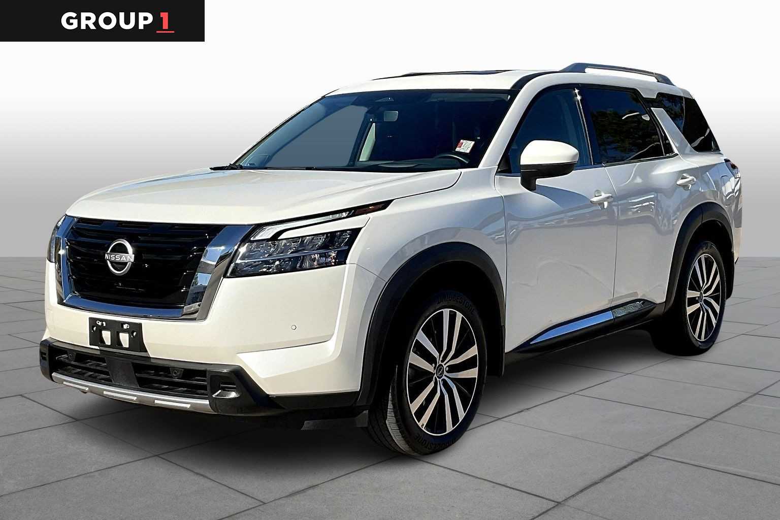 2024 Nissan Pathfinder Platinum's photo