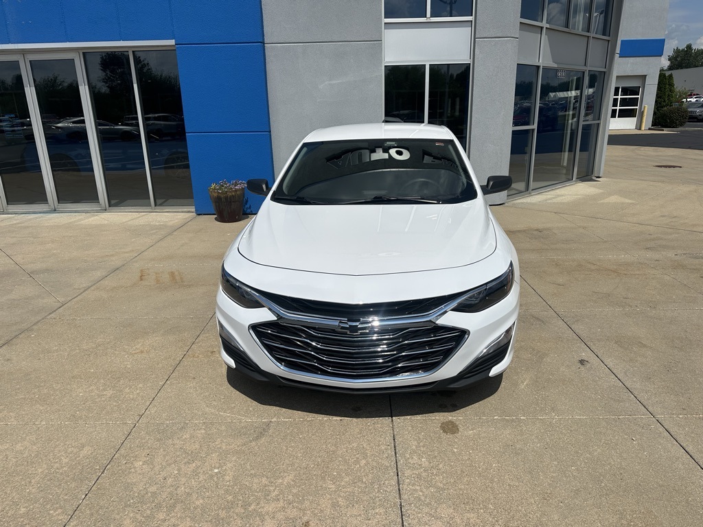 2021 Chevrolet Malibu photo 2