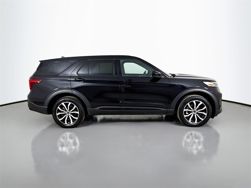 2022 Ford Explorer ST photo 12