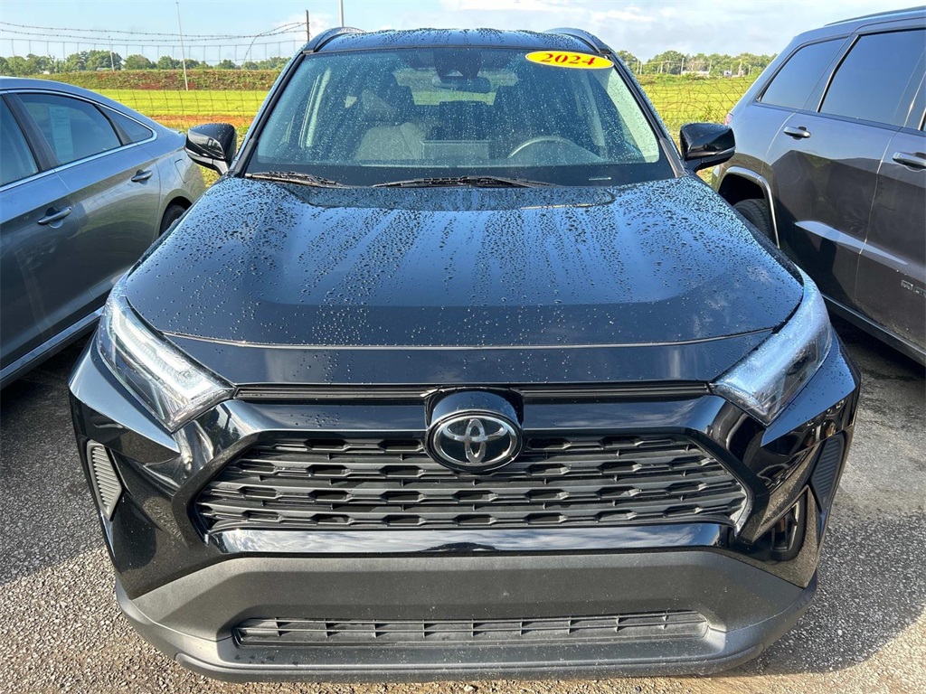 2024 Toyota RAV4 XLE photo 4
