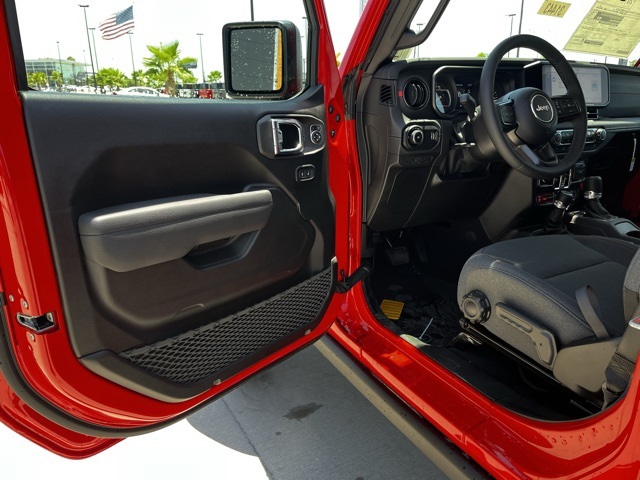2025 Jeep Wrangler Rubicon photo 13