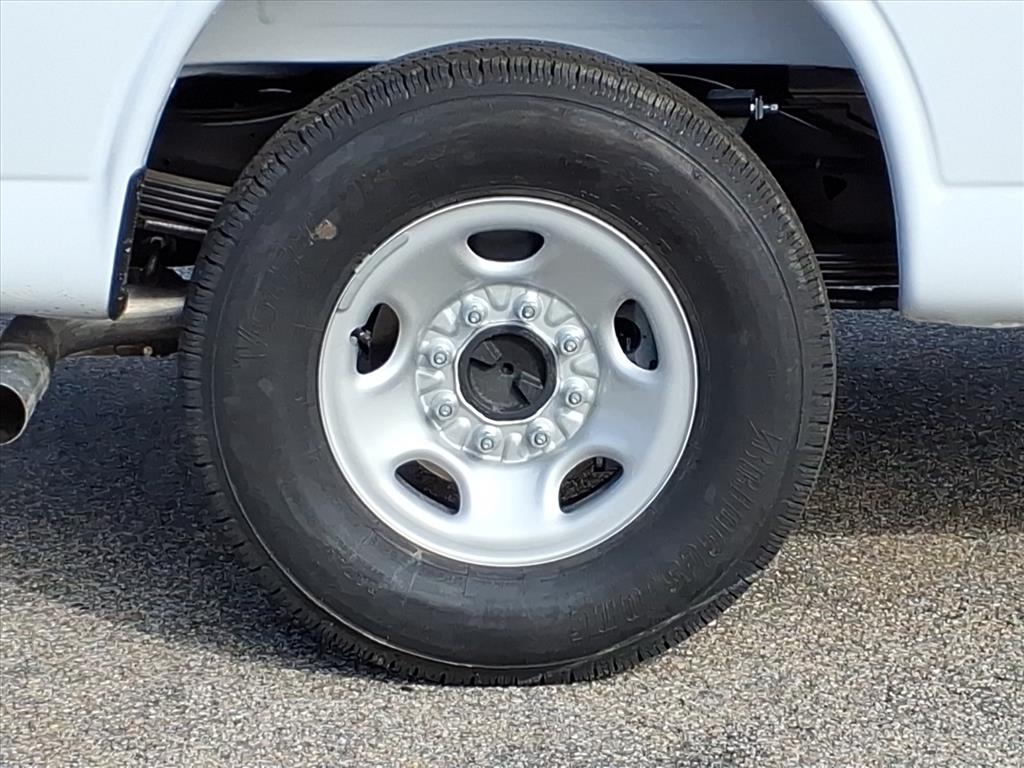 2025 Chevrolet Express Cargo 3500 photo 2