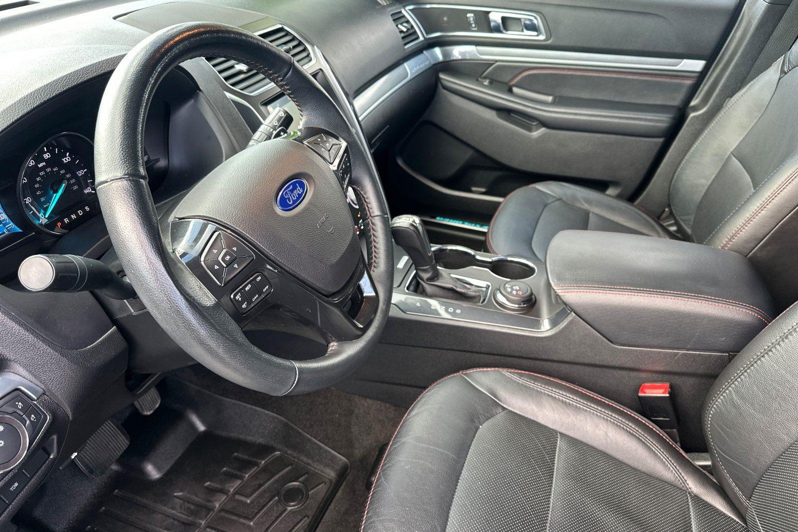 2017 Ford Explorer Sport photo 2