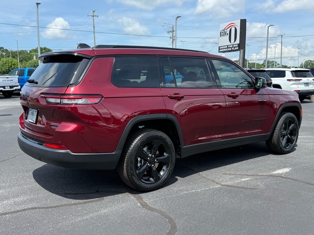 2025 Jeep Grand Cherokee Limited photo 3