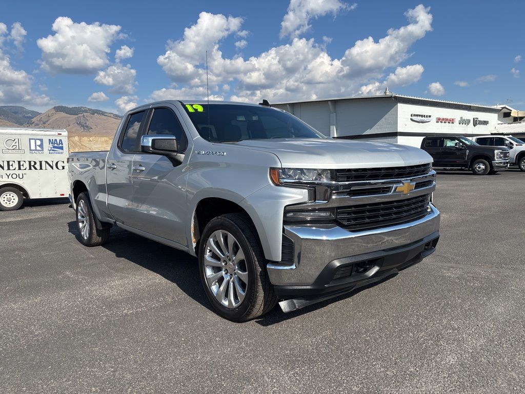 2019 Chevrolet Silverado 1500 LT photo 3