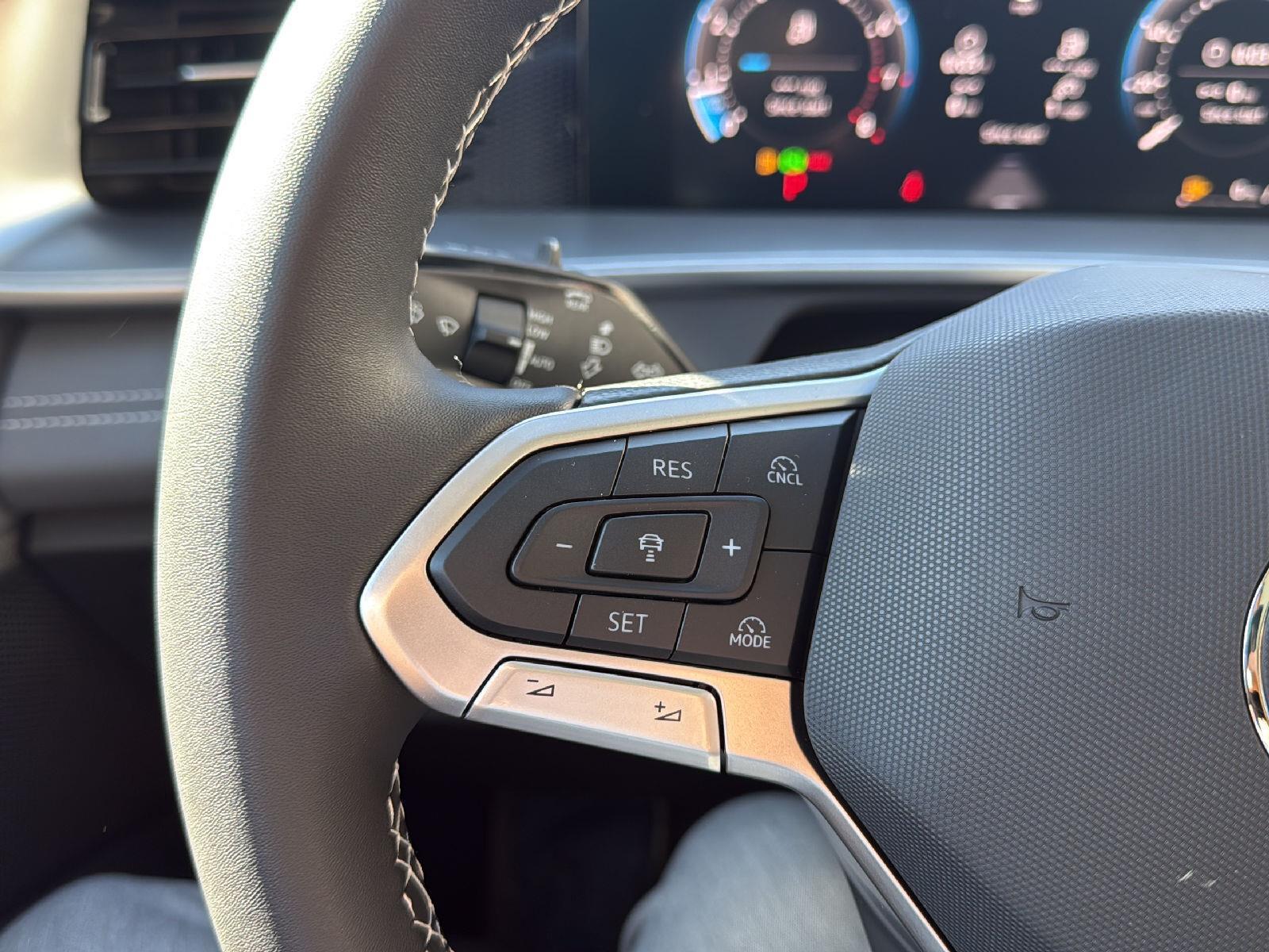 2025 Volkswagen Tiguan SE photo 17