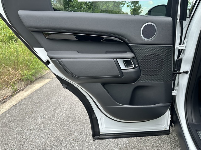 2025 Land Rover Discovery S photo 14