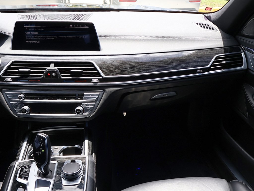 2020 Bmw 740i xDrive Sedan photo 44