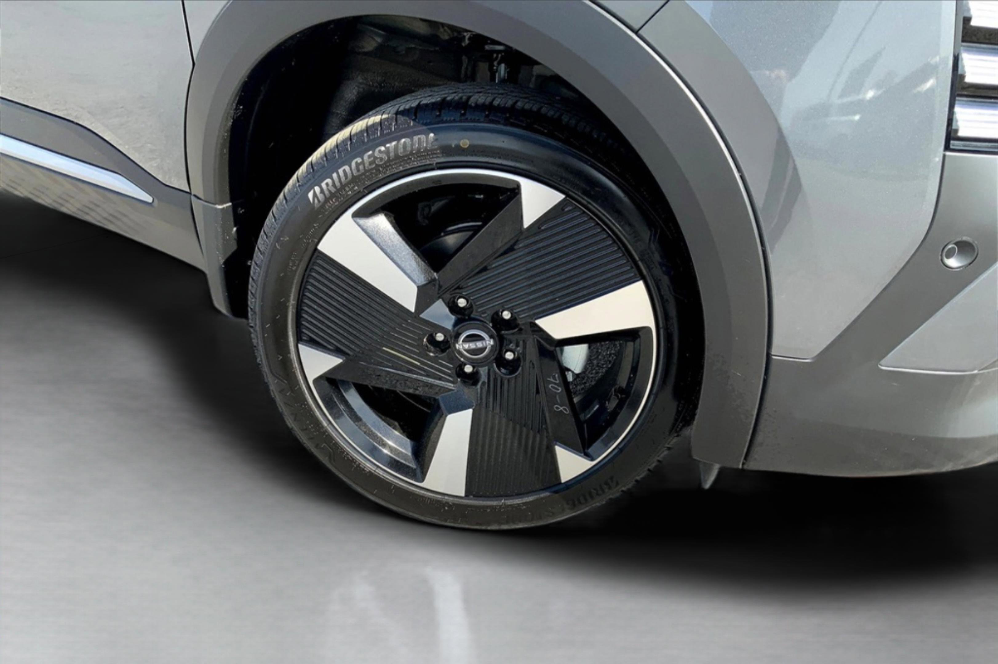 2025 Nissan Kicks SR photo 10