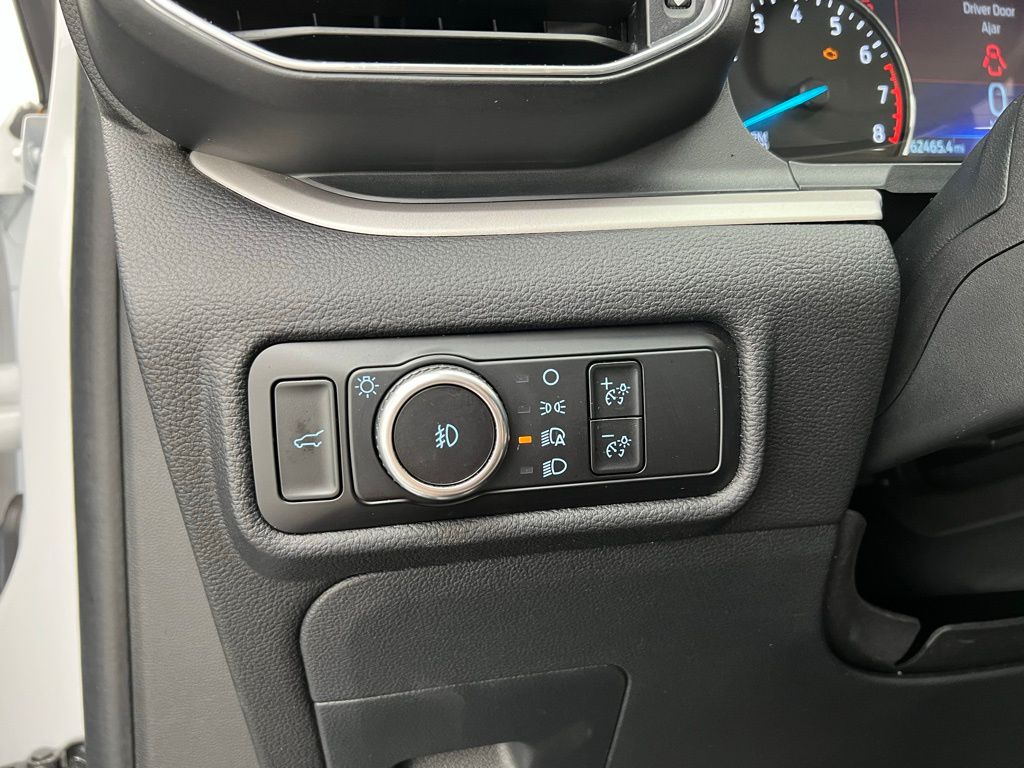 2023 Ford Explorer XLT photo 18