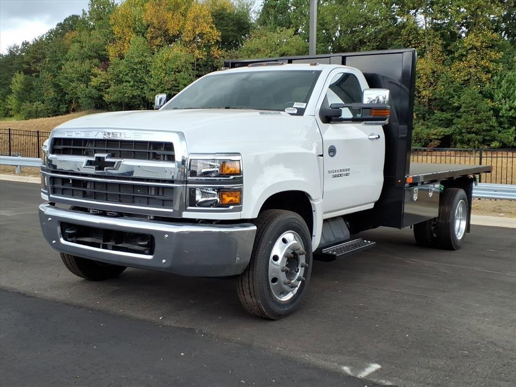 2024 Chevrolet Silverado 5500HD Work Truck photo 2
