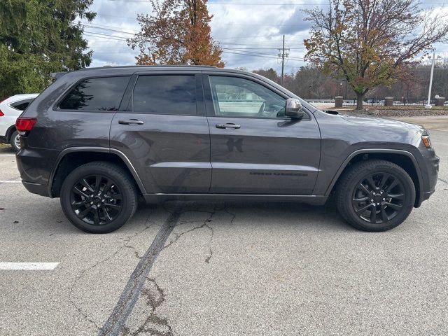 2019 Jeep Grand Cherokee Altitude photo 3